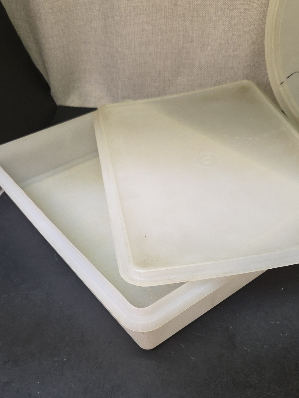 4 Tupperware Containers - Picture 3 of 11